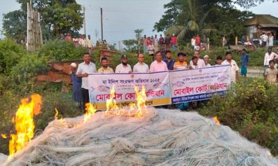 লক্ষ্মীপুরের মেঘনায় অভিযানে ৪০ লাখ টাকার কারেন্ট জাল ও ইলিশ জব্দ