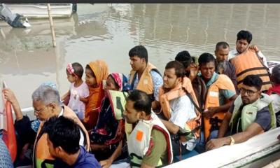 চরভদ্রাসনে স্পিডবোটে পদ্মা পারাপারে যাত্রীদের জন্য লাইফ জ্যাকেট বাধ্যতামূলক