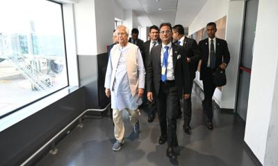 ইতালিতে পৌঁছেছেন প্রধান উপদেষ্টা