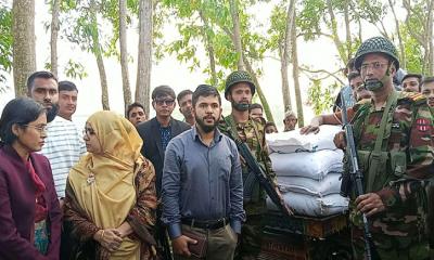 মান্দায় জব্দ ৬০ বস্তা সার সরকারি মূল্যে বিক্রি; উত্তোলিত অর্থ জমা হবে কোষাগারে