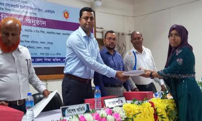 নকলায় এসইডিপি স্কিমের আওতায় পুরস্কৃত হল  ১৯ কৃতি শিক্ষার্থী