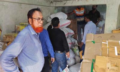মোরেলগঞ্জে কাস্টমসের অভিযান, নকল তামাকজাত পণ্য জব্দ