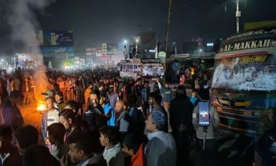 হাফ ভাড়া নিয়ে শিক্ষার্থী-পরিবহন শ্রমিকদের সংঘর্ষ, আহত  ৬০