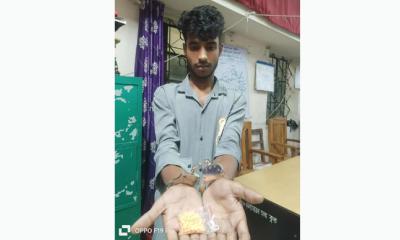 নলছিটিতে শতাধিক ইয়াবাসহ যুবক আটক