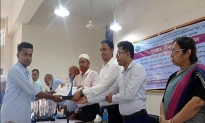 মুন্সীগঞ্জের শ্রীনগরে ৪০ জন মেধাবী শিক্ষার্থীকে সনদ ও ক্রেস্ট প্রদান
