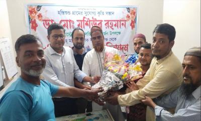 উজিরপুরে নিজ এলাকায় চিকিৎসককে সংবর্ধনা