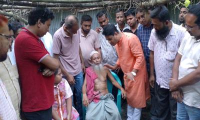 তারেক রহমানের নির্দেশে শেরপুরে অসহায় পরিবারের পাশে দাঁড়ালেন বিএনপি নেতা মাসুদ