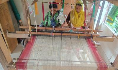 মৌলভীবাজারে মণিপুরি তাঁতশিল্প টিকিয়ে রাখতে নকল শাড়ি ফ্যাক্টরি বন্ধের দাবি