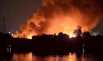 ৪০ মিনিট পর ঘটনাস্থলে ফায়ার সার্ভিস, আগুন নিয়ন্ত্রণে ১৬ ইউনিট