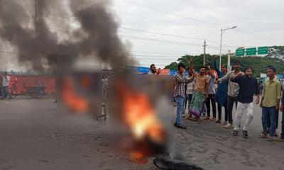 ফরিদপুরে টায়ারে আগুন জ্বালিয়ে সড়ক অবরোধ