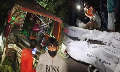 সীতাকুণ্ডে বাস-ট্রাক সংঘর্ষে  নিহত ৪, আহত  ১৬
