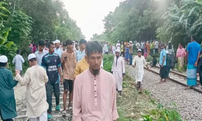 নরসিংদীতে ট্রেনের ধাক্কায়  স্বামী-স্ত্রীর মৃত্যু