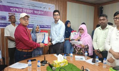বোয়ালখালীতে শিক্ষার্থীদের মাঝে পুরস্কার বিতরণ