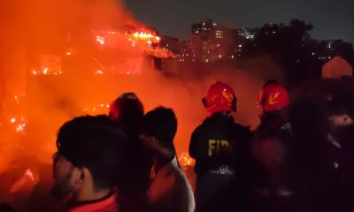 ৫ ঘণ্টার চেষ্টায় কড়াইল বস্তির আগুন নিয়ন্ত্রণে