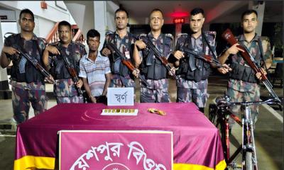 জীবননগরে বিজিবির অভিযান এক কোটি ৬৩ লাখ টাকা মূল্যের স্বর্ণের বারসহ একজন আটক