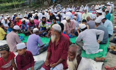 ভোলায় নদী ভাঙ্গন থেকে রক্ষা পেতে এলাকাবাসীর কোরআন খতমের আয়োজন