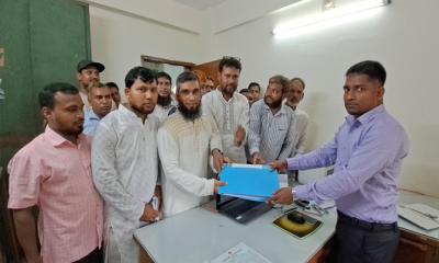 চাঁপাইনবাবগঞ্জ জেলা নির্বাচন কর্মকর্তার সাথে বাংলাদেশ আম জনগণপার্টির নেতৃবৃন্দের সাক্ষাৎ