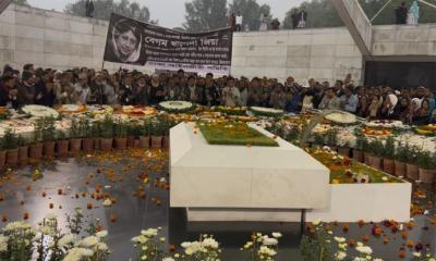 খালেদা জিয়ার সমাধিতে শ্রদ্ধা
