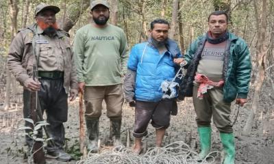 সুন্দরবনে জীবিত হরিণ সহ শিকারি আটক