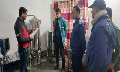 কসমেটিকস কারখানায় অভিযান, জরিমানা