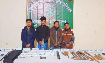 নড়াইলে অভিযানে অস্ত্র-গুলি উদ্ধার গ্রেফতার ৪
