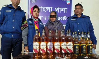 মোংলায় বিদেশি মদ-ইয়াবাসহ নারী আটক, পালাল মূল হোতা