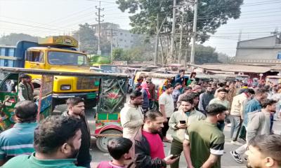 শ্রীপুরে ঢাকা-ময়মনসিংহ মহাসড়ক অবরোধ, অটো চালকদের বিক্ষোভ, দুর্ভোগে যাত্রীরা