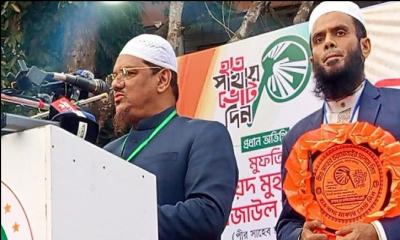 হাতপাখায় ভোট চাইলেন রেজাউল করীম