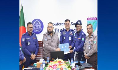 স্বীকৃতি পেলেন দুই পুলিশ কর্মকর্তা