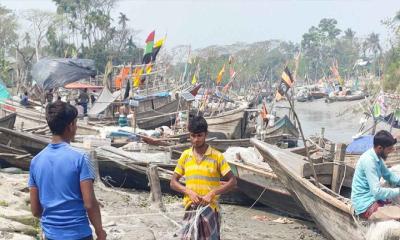 ভোলায় এনজিওর কিস্তির টাকা নিয়ে দিশেহারা তিন লাখ জেলে
