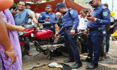 মোটরসাইকেলের তেলের টাঙ্কি ও সিটের নিচে গাঁজা উদ্ধার