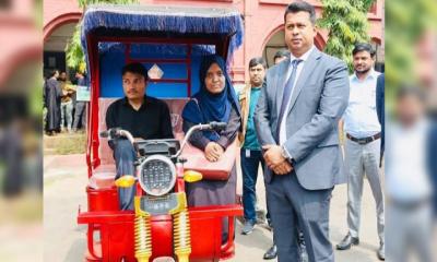 অটোরিকশা পেলো সাইরা-শহিদুল প্রতিবন্ধী দম্পতি