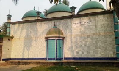 চুয়াডাঙ্গায় ৩ গম্বুজবিশিষ্ট বড় মসজিদ