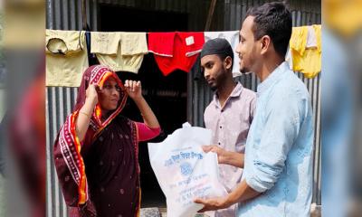 জবি ছাত্রদল নেতা আশরাফুলের ঈদ সামগ্রী বিতরণ