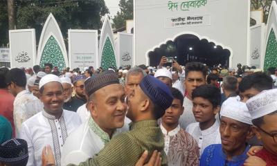 ধর্মীয় ভাবগাম্ভীর্য ও উৎসবের মধ্যদিয়ে ঈদুল ফিতর উদযাপিত