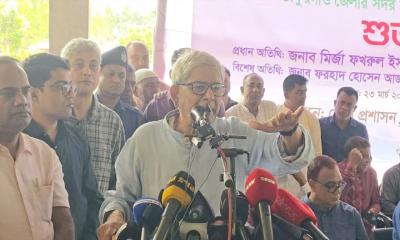 এই যুদ্ধটা আমাদের খুব ক্ষতি করছে