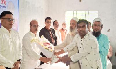 আত্রাই প্রেসক্লাবের আহ্বায়ক কমিটির পক্ষ থেকে সংসদ সদস্যকে সংবর্ধনা