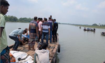 বাউফলে তরমুজ বোঝাই ট্রলার ডুবি, নিখোঁজ ২