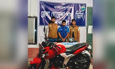 নওগাঁয় ছাত্রীকে ইভটিজিং, যুবক আটক