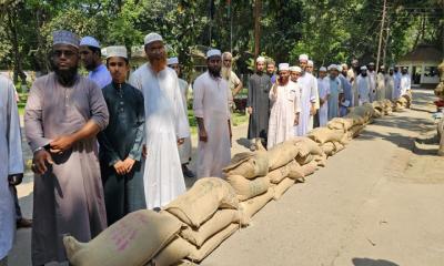 রাজিবপুরে  জব্দ সরকারি চাল এতিমখানায় বিতরণ