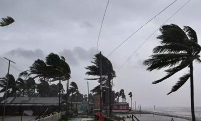 রাতে ঝড়ের শঙ্কা, তালিকায় ঢাকাসহ ২০ অঞ্চল