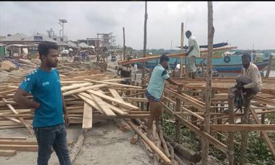বানারীপাড়া ফেরি ঘাটে অবৈধ দখল উচ্ছেদ