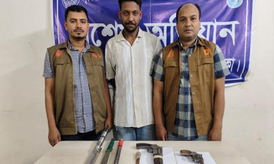 আশুলিয়ায় বিদেশি অস্ত্রসহ ‘শীর্ষ সন্ত্রাসী’ গ্রেপ্তার