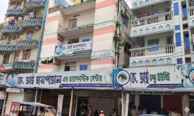 মাদারীপুরে ভুল চিকিৎসায় মৃত্যুর অভিযোগ : সড়ক অবরোধ-ভাঙচুর-