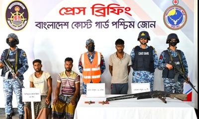 সুন্দরবনে অভিযানে জিম্মি ২ জেলে উদ্ধার, অস্ত্রসহ ডাকাত আটক