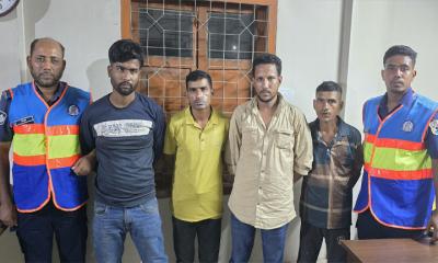 ফেরিতে যাত্রী ঠকানো চক্রের দৌরাত্ম্য, গ্রেপ্তার ৪