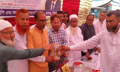 রায়গঞ্জে এমপি আয়নুল হককে সংবর্ধনা