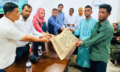 চরফ্যাশনে কৃষকের মাঝে বীজ-সার বিতরণ