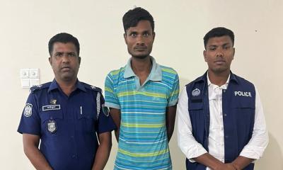 মোংলায় বসতঘর থেকে গাঁজার পোটলা উদ্ধার, যুবক গ্রেপ্তার