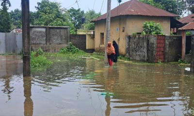 ৬ ঘন্টার বৃষ্টিতে জলাবদ্ধতার সৃষ্টি, শ্রীপুরে দুই শতাধিক পরিবারের ভোগান্তি